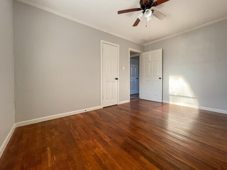 Building Photo - 207 N Bermuda St