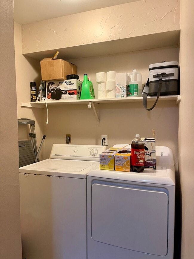 Building Photo - END OF JULY PRE-LEASE  2 Bed, 2.5 Bath Condo Near Campus On Bus Route!