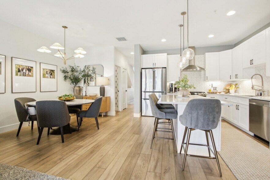 Building Photo - 267 Clementina St