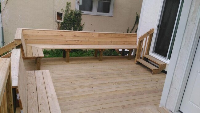 Full Deck - 144 E Tompkins St