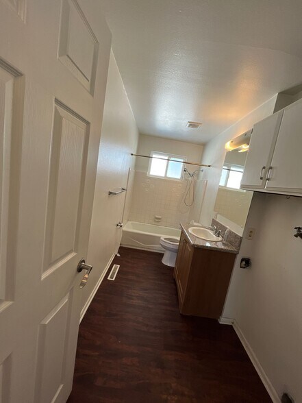 Building Photo - 351 Park Creeke Ln