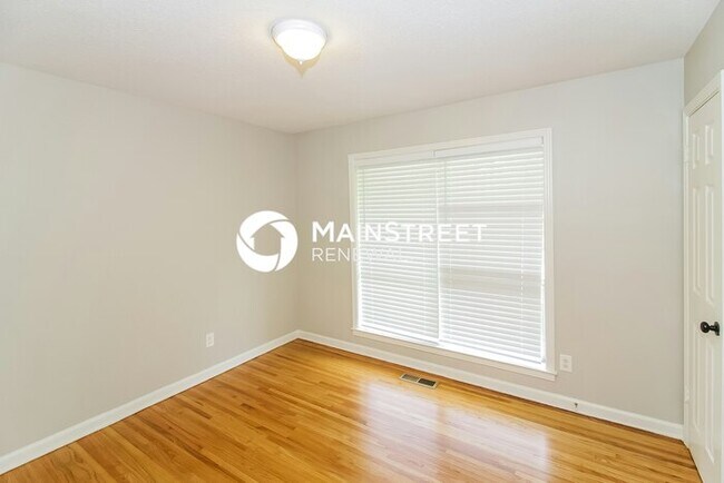 Building Photo - 3 Bedroom Pet-Friendly Home in Memphis, TN with Main Street Renewal