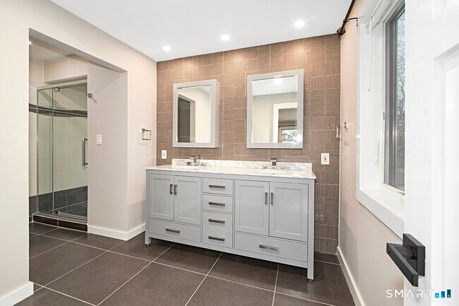 Building Photo - 17 Ferry Ln