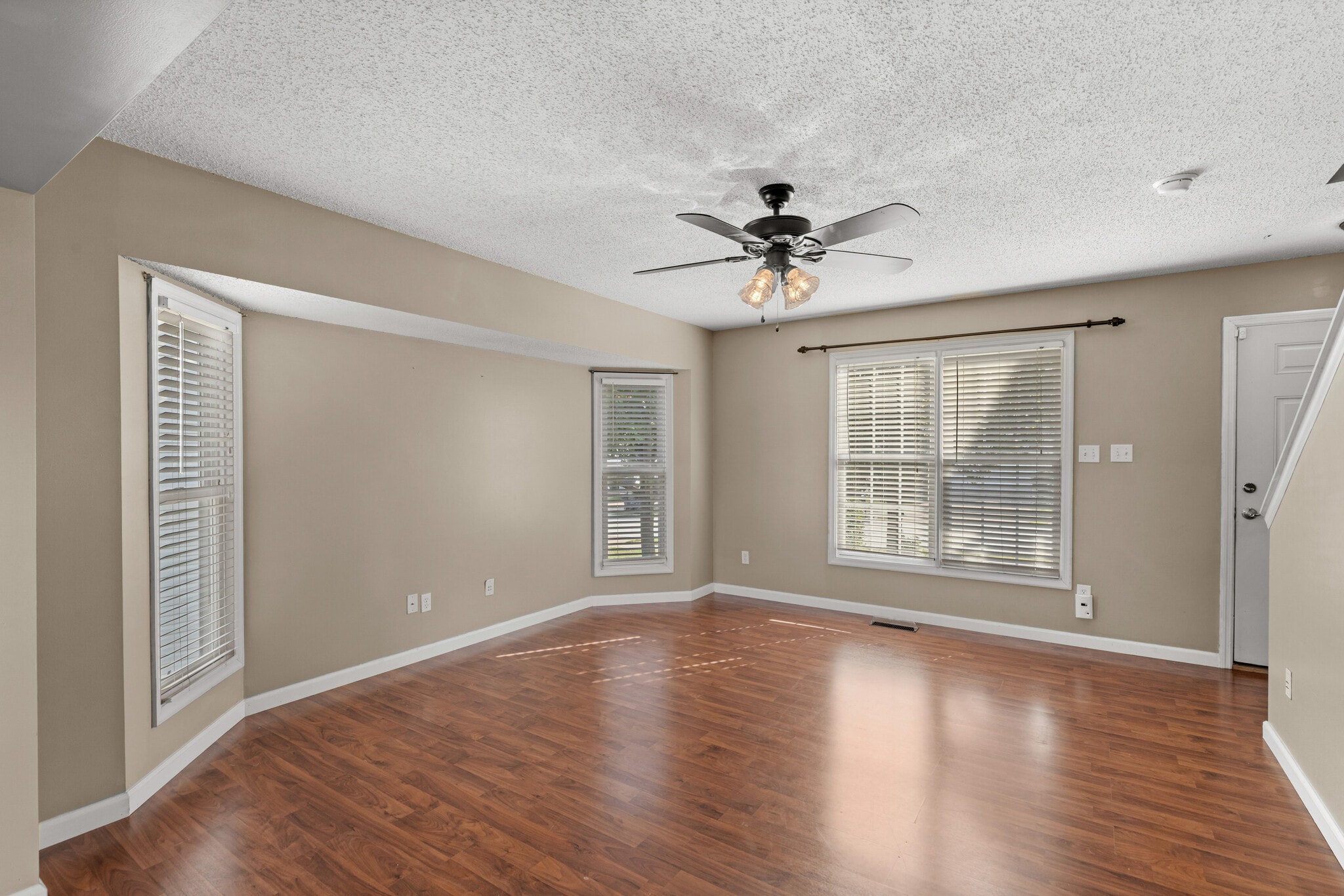 Building Photo - 576 Donna Marie Dr