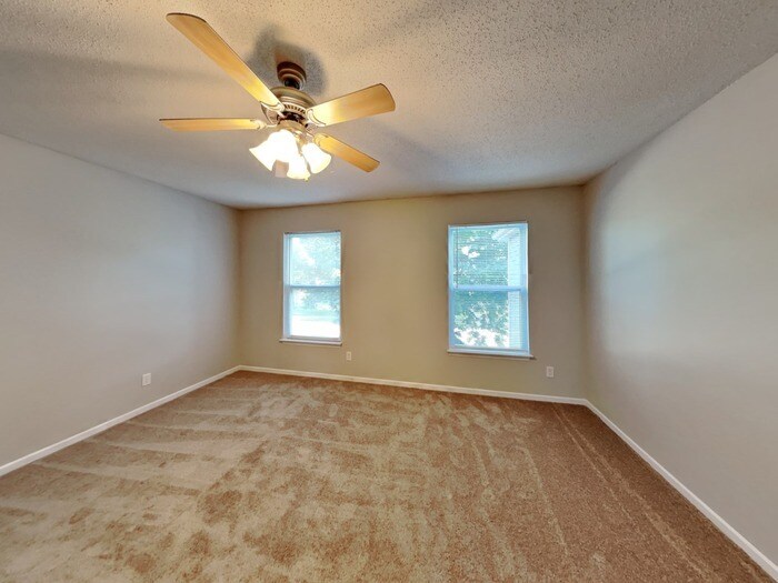 Building Photo - 9207 Wandflower Dr