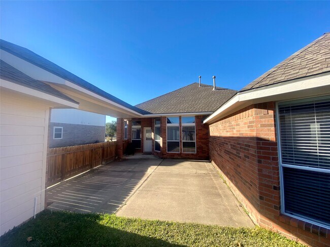 Building Photo - 9219 Barnsford Ln