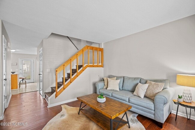 Building Photo - 420 Cobblestone Dr