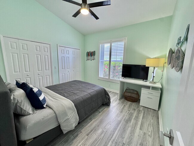 Building Photo - 236 SW 47th St