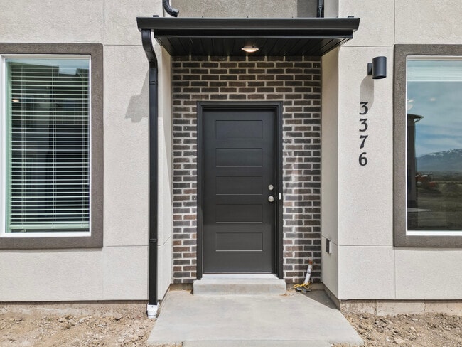 Building Photo - NT 3389