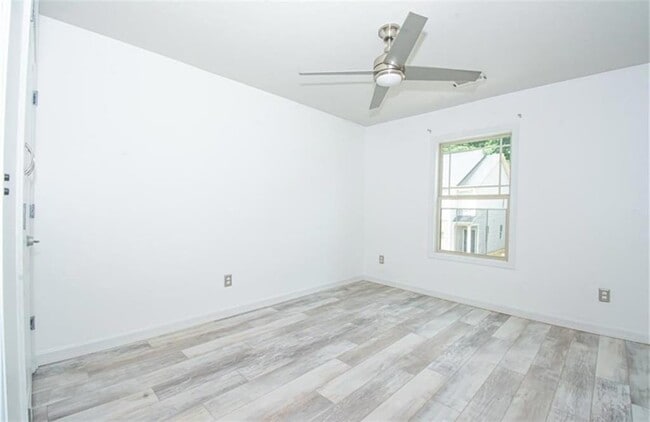 Building Photo - 162 Townview Dr