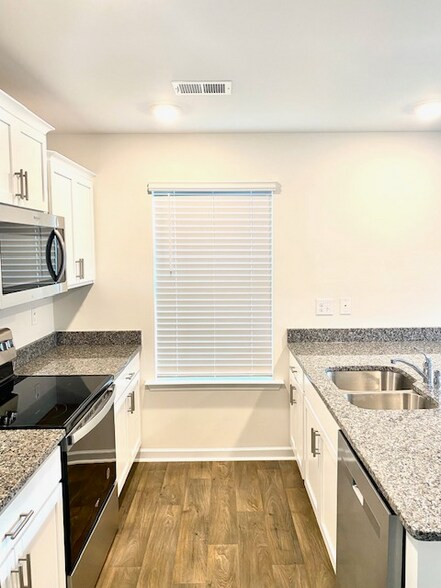 Building Photo - 1439 S Cardiff Trl