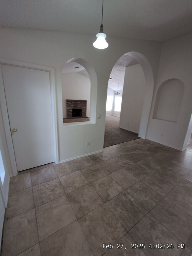 Building Photo - Welcome to your new cozy, immaculate and spacious home!