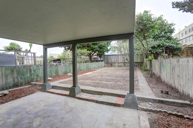 Building Photo - Charming Outer Sunset 2 bed / 1 bath home ...
