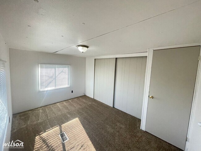 Building Photo - Spacious 4-Bedroom Home in Mabton, WA – Pet Friendly!