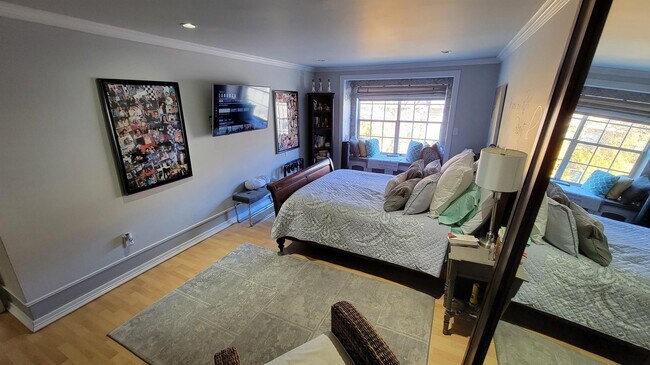 Building Photo - 780 River Rd