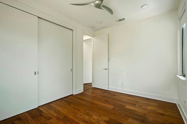 Building Photo - 2017 Kinney Ave