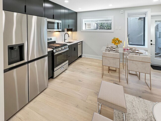 Building Photo - 1026 18th St NE