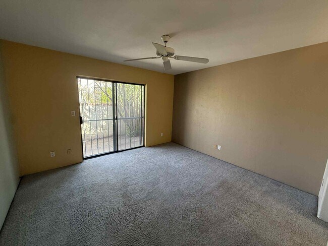 Building Photo - 4145 N Via Villas