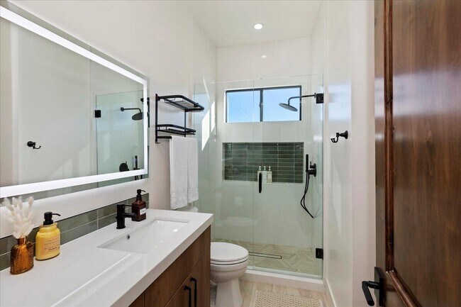 Building Photo - 51120 Avenida Navarro