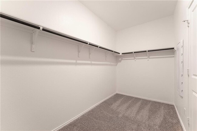 Building Photo - 924 Bluewood Bend