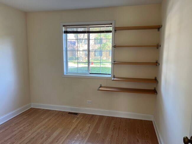 Building Photo - 309 Memory Ln