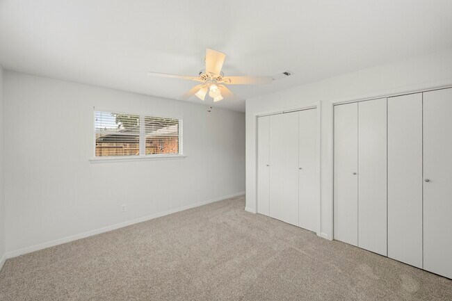 Building Photo - 10503 Shadow Wood Dr
