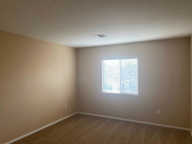 Building Photo - Gorgeous Rhodes Ranch Country Club home in Guard Gated Community!