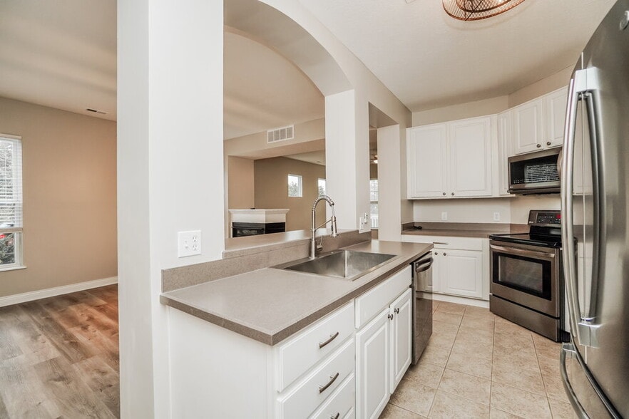 Building Photo - 200 Lamplight Ct