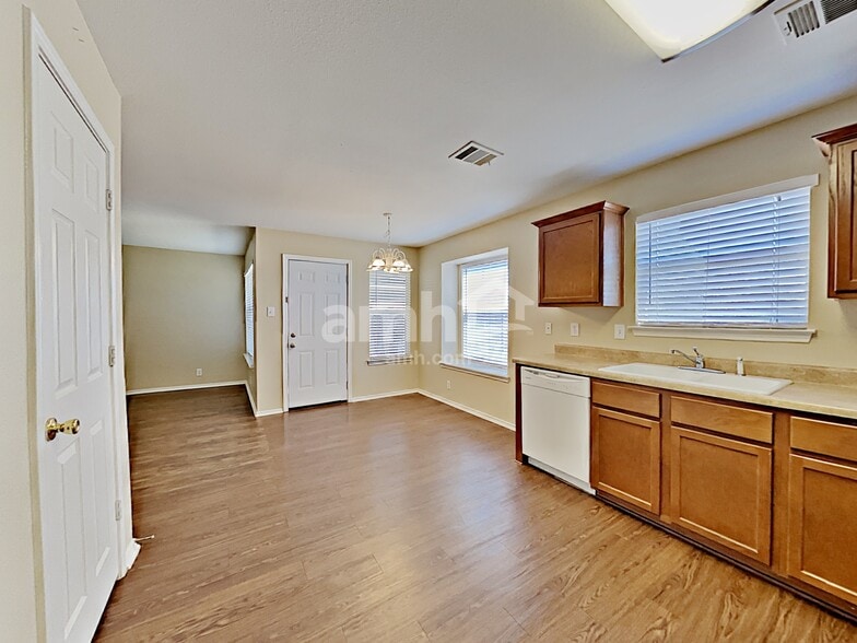 Building Photo - 10002 Cactus Vly