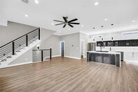 Building Photo - 604 W 28th St