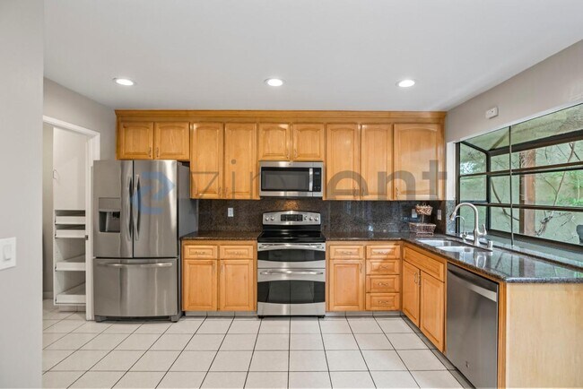 Building Photo - 502 Pine Wood Ln