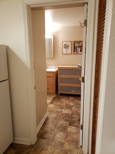 Entry to private bath - 4633 Clark Pl NW