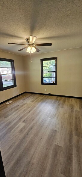 Building Photo - 609 N Rhyne St