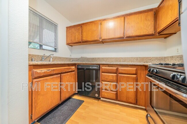 Building Photo - 8331 Vineyard Ave