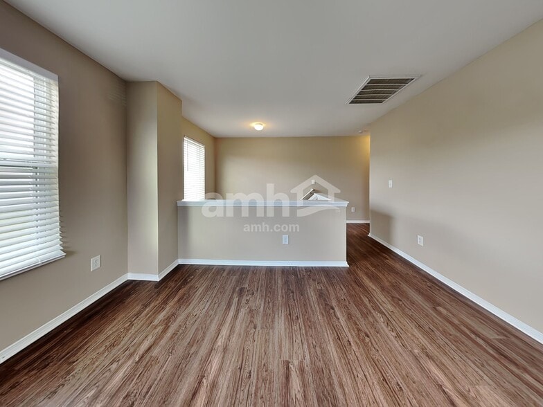 Building Photo - 353 Kerriann Ln