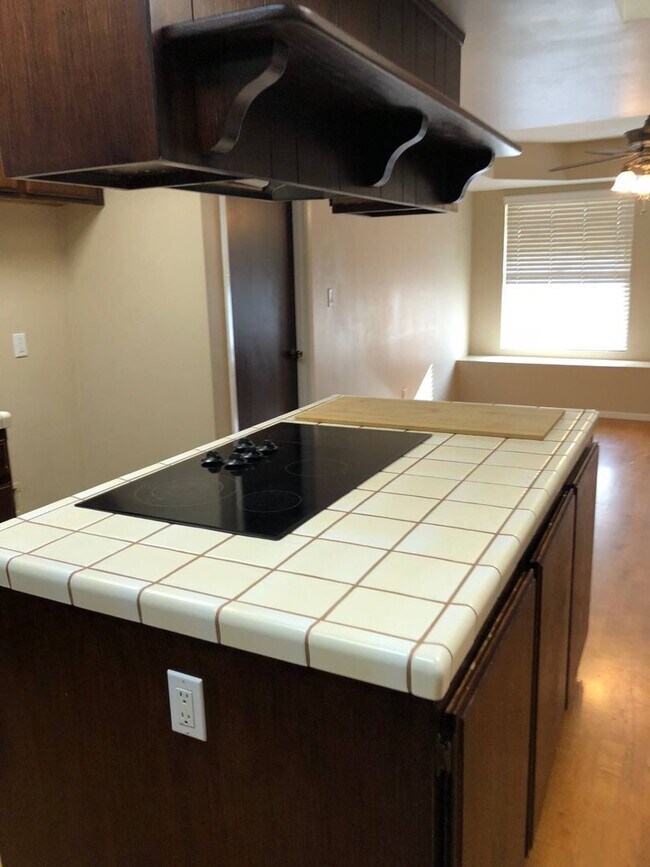 Building Photo - 9313 Laurel Oak Way
