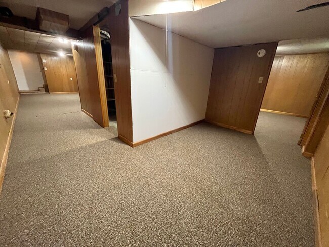 Building Photo - 2 Bed East Side Ranch with Partly Finished Basement!