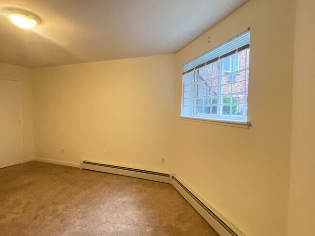 Building Photo - Nice 3 bed in Packards corner