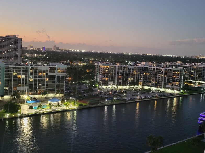 Building Photo - 3800 S Ocean Dr