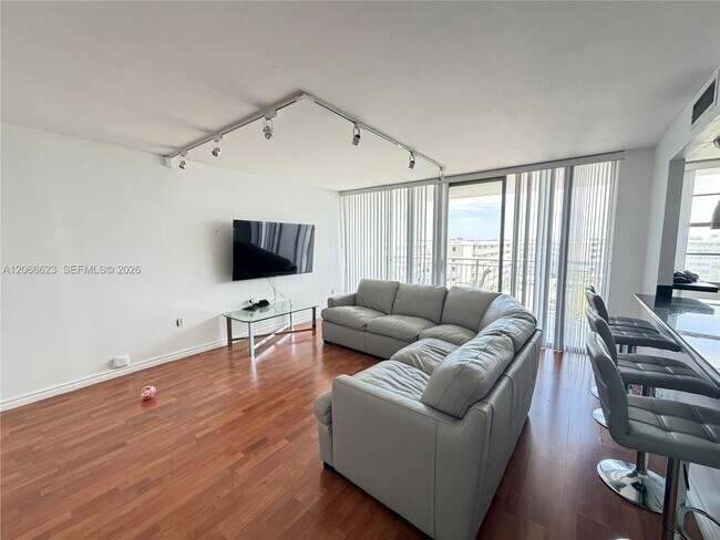 Building Photo - 18031 Biscayne Blvd