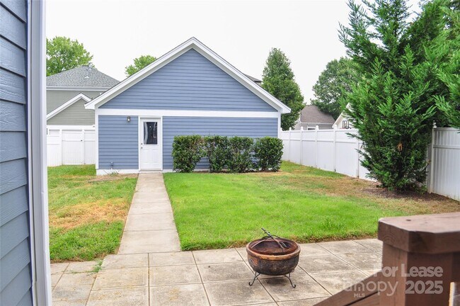 Building Photo - 3010 Colonel Springs Way