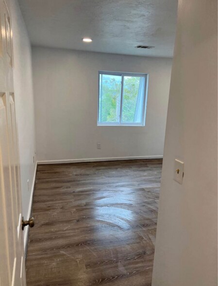 Building Photo - 4 Park Ave Pl