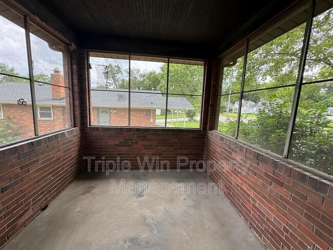 Building Photo - 550 N Elizabeth Ave