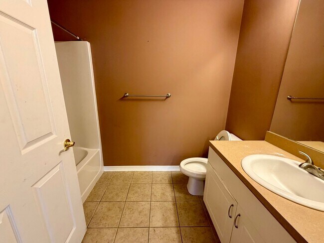 Building Photo - Close to Pier Park, Palmetto Trace HOA com...