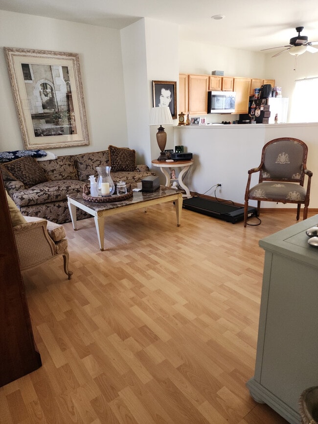 Building Photo - 1542 Sauganash Ct