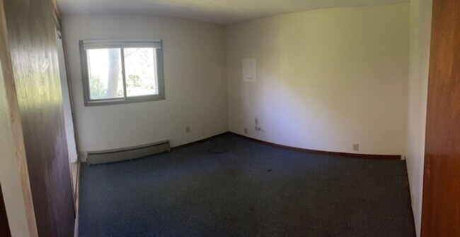 Building Photo - 916 S 6th St