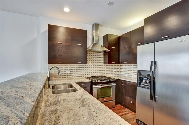 Building Photo - 3505 N Elston Ave