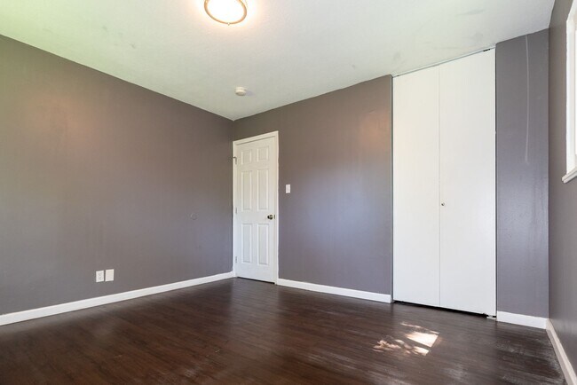 Building Photo - This charming 5-bedroom, 2-bathroom home is available for $2,000/month.