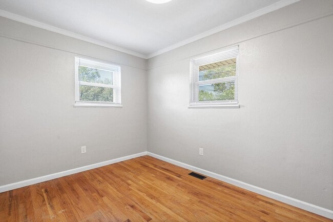Building Photo - Charming 4-Bedroom Home in Desirable Neigh...