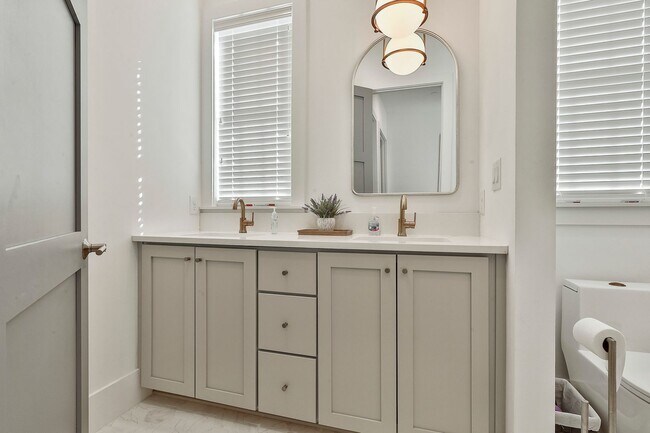 Building Photo - Fully Furnished Trilith Townhome with Larg...